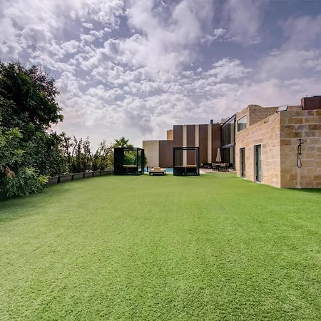 A World Of Your Own, Luxurious With Pools By 360 Estates * Il-Mizieb