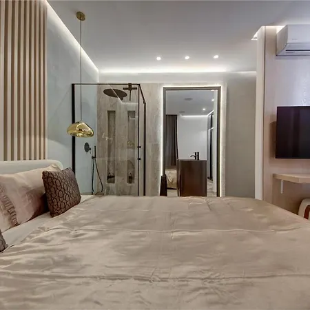 A World Of Your Own, Luxurious With Pools By 360 Estates Villa