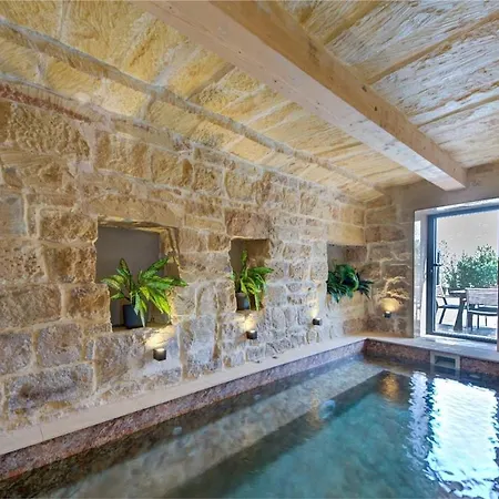 A World Of Your Own, Luxurious With Pools By 360 Estates