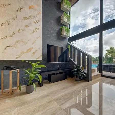 A World Of Your Own, Luxurious With Pools By 360 Estates *