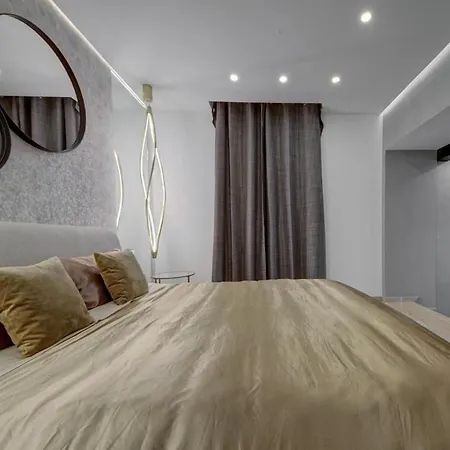 A World Of Your Own, Luxurious With Pools By 360 Estates Villa