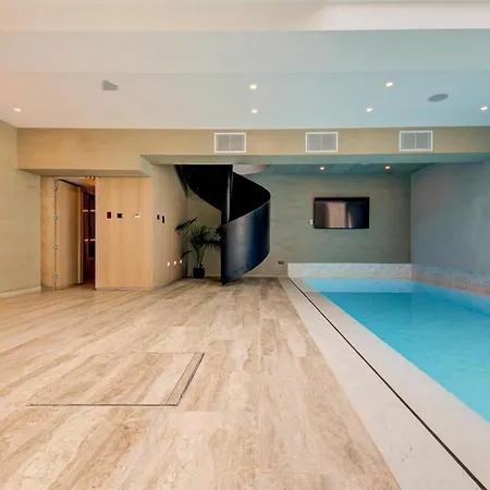 A World Of Your Own, Luxurious With Pools By 360 Estates Villa