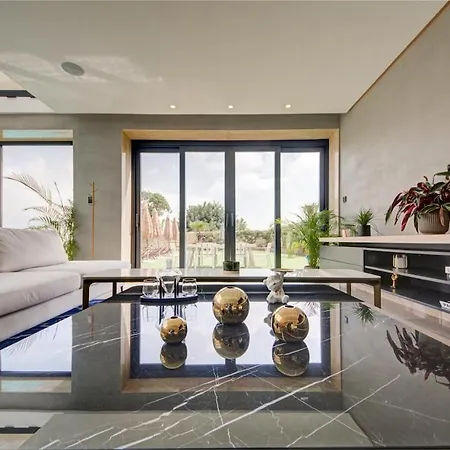 A World Of Your Own, Luxurious With Pools By 360 Estates Il-Mizieb