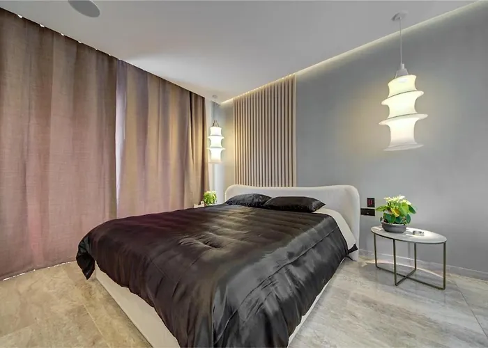 A World Of Your Own, Luxurious With Pools By 360 Estates *