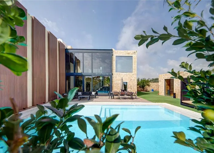 A World Of Your Own, Luxurious With Pools By 360 Estates * Il-Mizieb