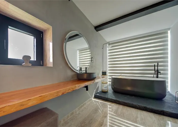 A World Of Your Own, Luxurious With Pools By 360 Estates