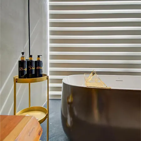 A World Of Your Own, Luxurious With Pools By 360 Estates * Il-Mizieb