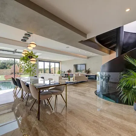 A World Of Your Own, Luxurious With Pools By 360 Estates Villa Il-Mizieb