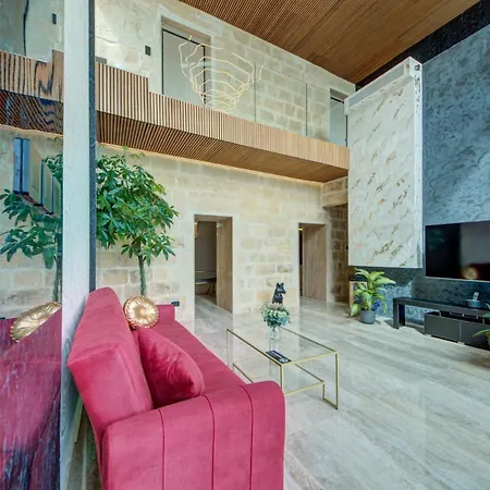 A World Of Your Own, Luxurious With Pools By 360 Estates Villa