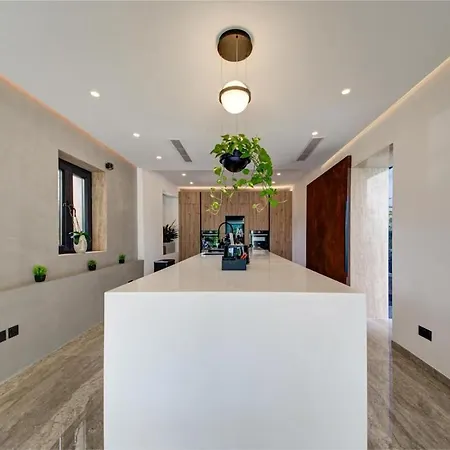 Villa A World Of Your Own, Luxurious With Pools By 360 Estates