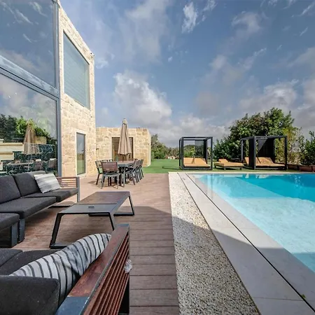 A World Of Your Own, Luxurious With Pools By 360 Estates *