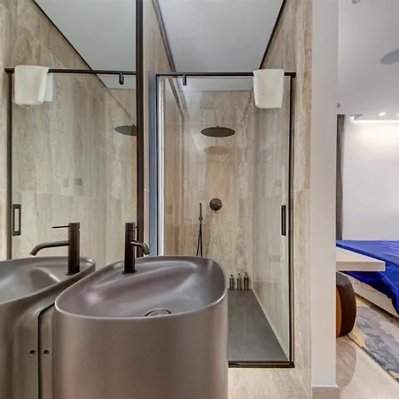 A World Of Your Own, Luxurious With Pools By 360 Estates Villa *