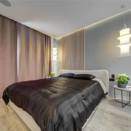 A World Of Your Own, Luxurious With Pools By 360 Estates *