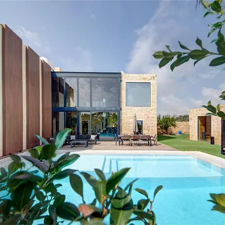 A World Of Your Own, Luxurious With Pools By 360 Estates * Il-Mizieb