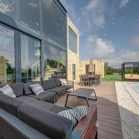 A World Of Your Own, Luxurious With Pools By 360 Estates Villa *