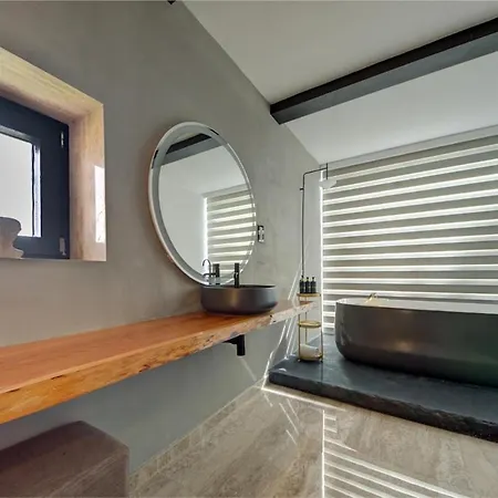 A World Of Your Own, Luxurious With Pools By 360 Estates