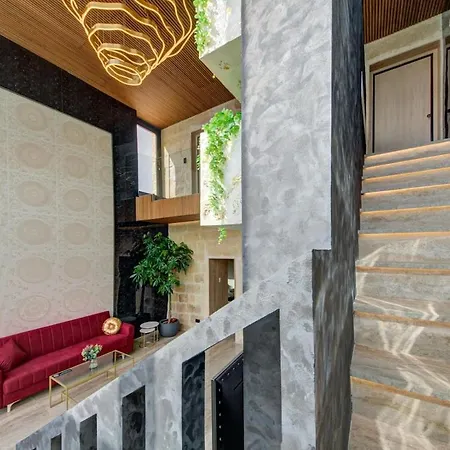 A World Of Your Own, Luxurious With Pools By 360 Estates Villa