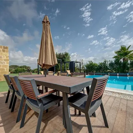 A World Of Your Own, Luxurious With Pools By 360 Estates * Il-Mizieb