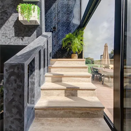 A World Of Your Own, Luxurious With Pools By 360 Estates Villa