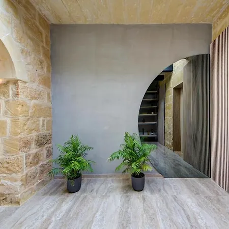 A World Of Your Own, Luxurious With Pools By 360 Estates *