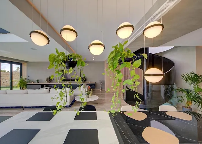 A World Of Your Own, Luxurious With Pools By 360 Estates *