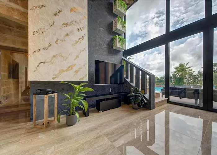 A World Of Your Own, Luxurious With Pools By 360 Estates *