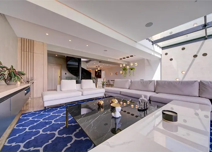 Vilă A World Of Your Own, Luxurious With Pools By 360 Estates *