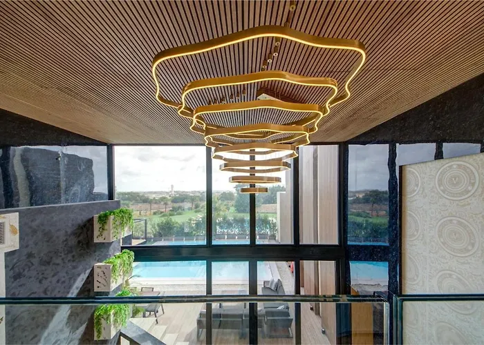 A World Of Your Own, Luxurious With Pools By 360 Estates *