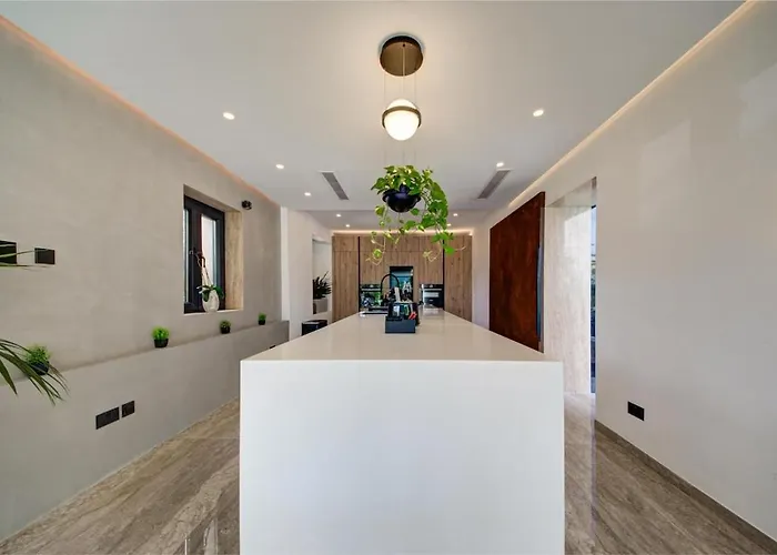 Vilă A World Of Your Own, Luxurious With Pools By 360 Estates