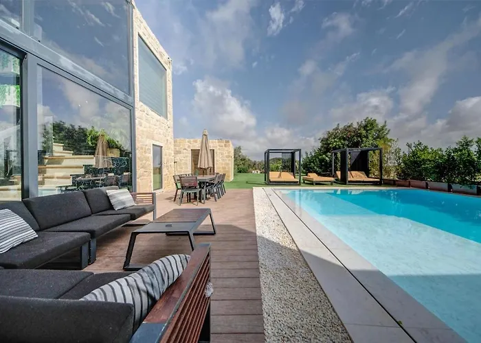 A World Of Your Own, Luxurious With Pools By 360 Estates *