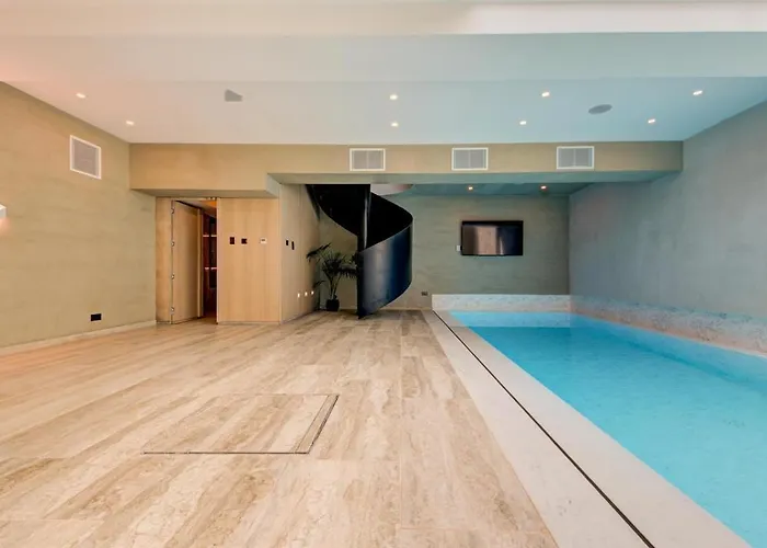 A World Of Your Own, Luxurious With Pools By 360 Estates Vilă