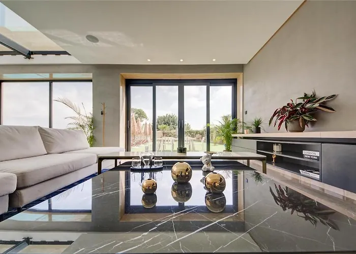 A World Of Your Own, Luxurious With Pools By 360 Estates Il-Mizieb