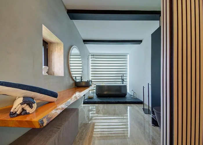 A World Of Your Own, Luxurious With Pools By 360 Estates