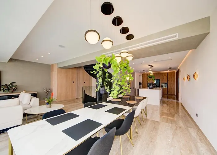 Vilă A World Of Your Own, Luxurious With Pools By 360 Estates