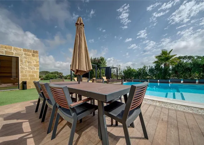 A World Of Your Own, Luxurious With Pools By 360 Estates * Il-Mizieb