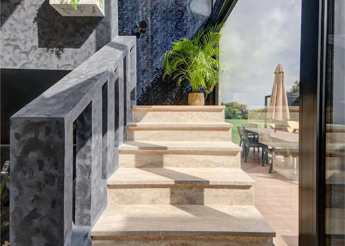 A World Of Your Own, Luxurious With Pools By 360 Estates Vilă